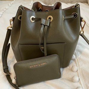 Michael Kors Bucket Bag & Matching Wallet